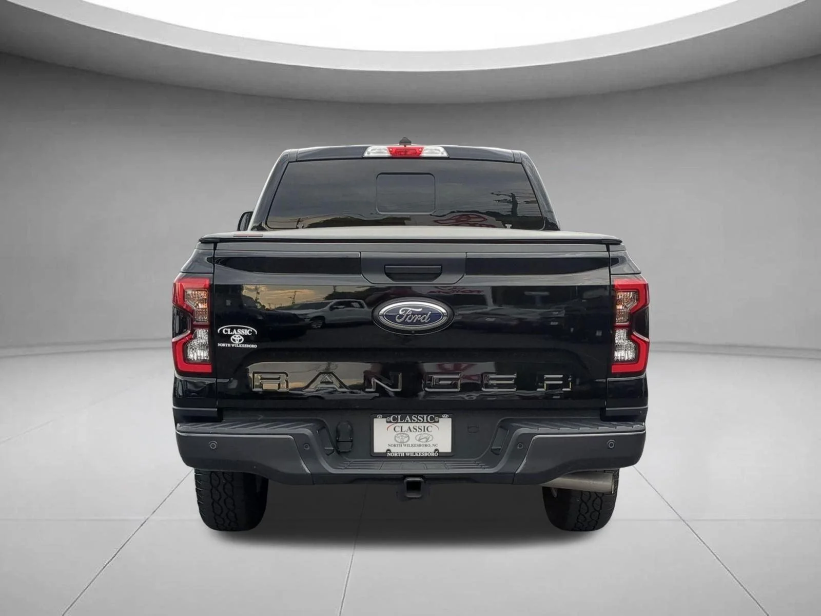 Used 2025 Shadow Black Ford XLT image 4