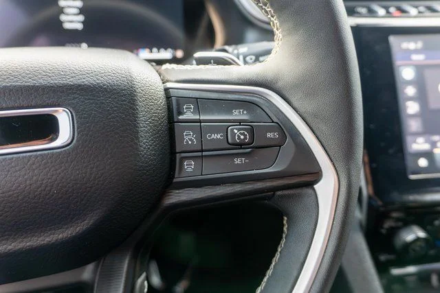 Used 2025 Gray Jeep Altitude X image 22