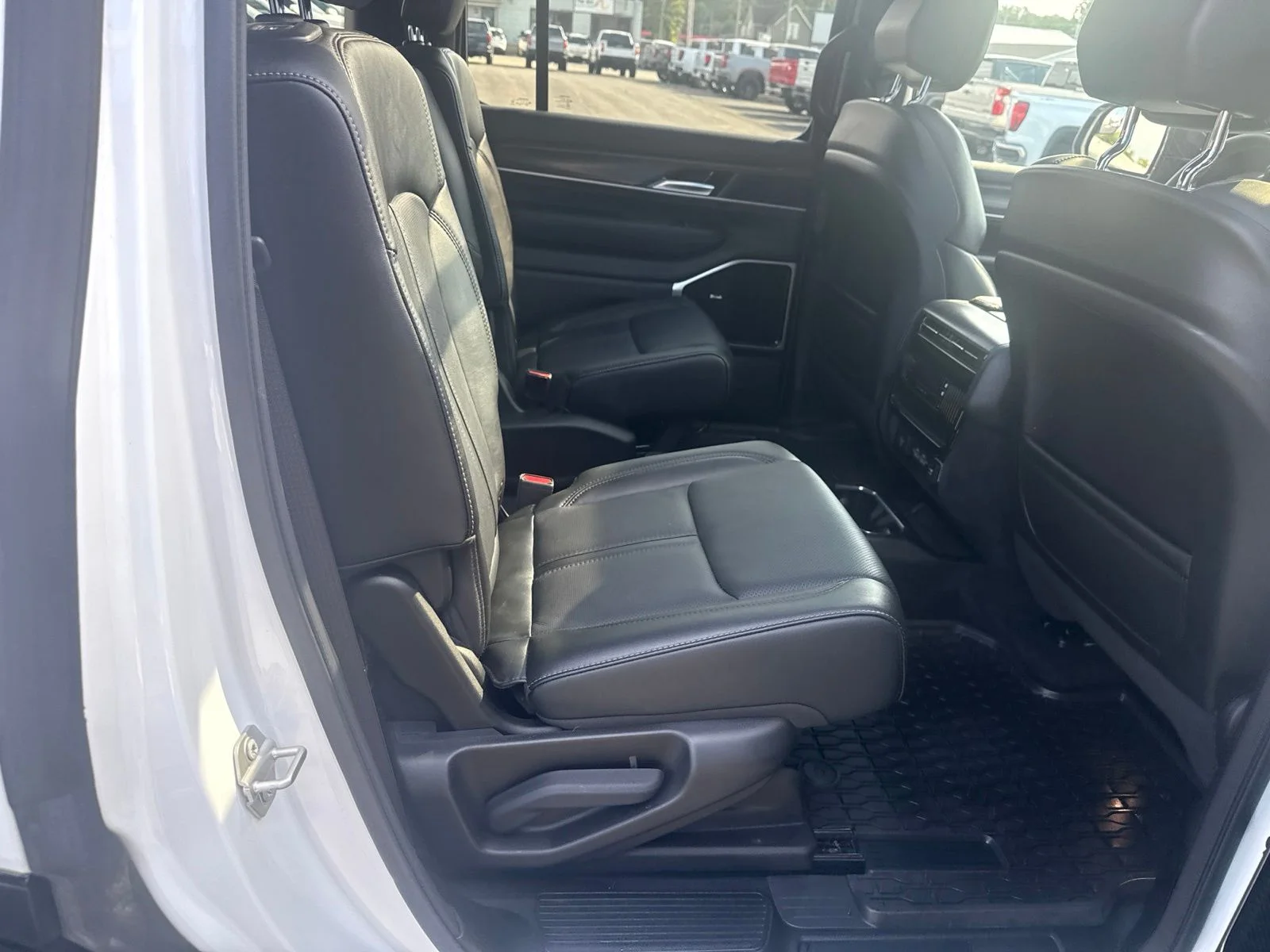 Used 2023 White Jeep Series III image 21