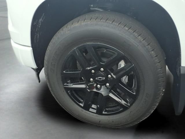 New 2026 Summit White Chevrolet Custom image 15