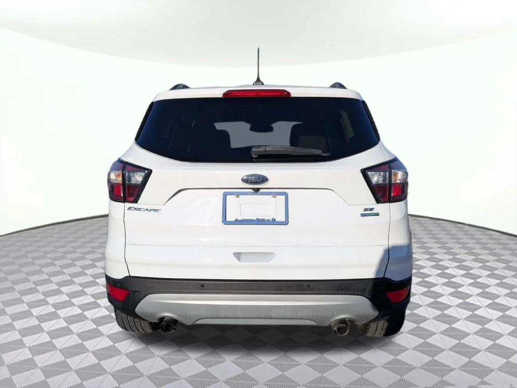 Used 2018 Oxford White Ford SE image 4