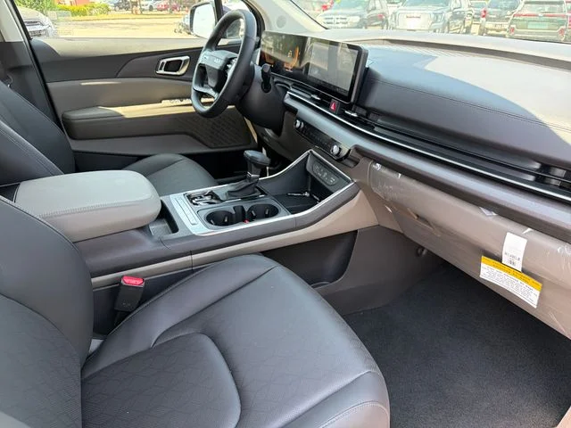 2027 Kia Carnival EX - Photo 21