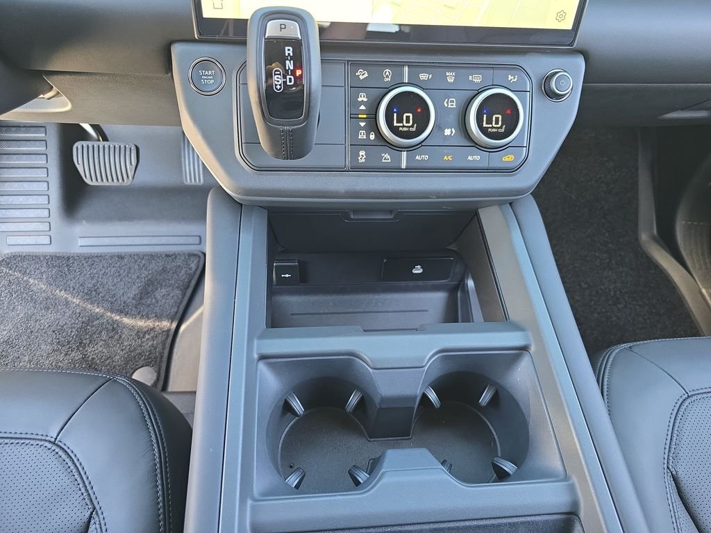 New 2026 Carpathian Grey Land Rover X-Dynamic SE image 25