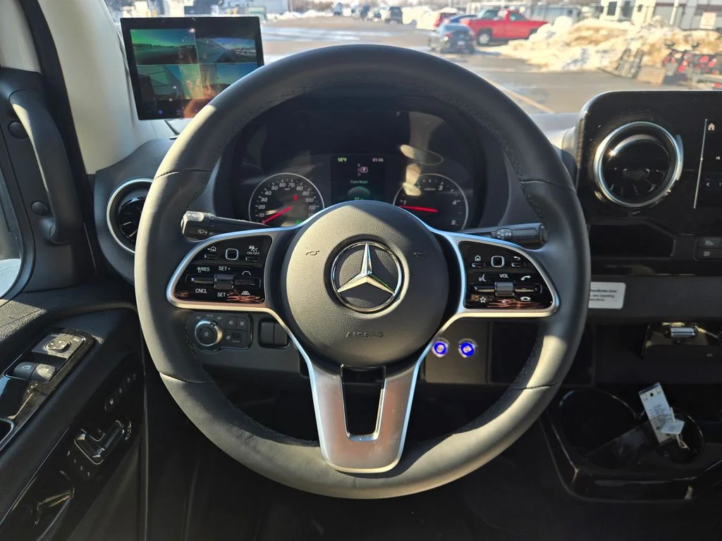 New 2026 Arctic White Mercedes-Benz Discovery Cross Country image 37