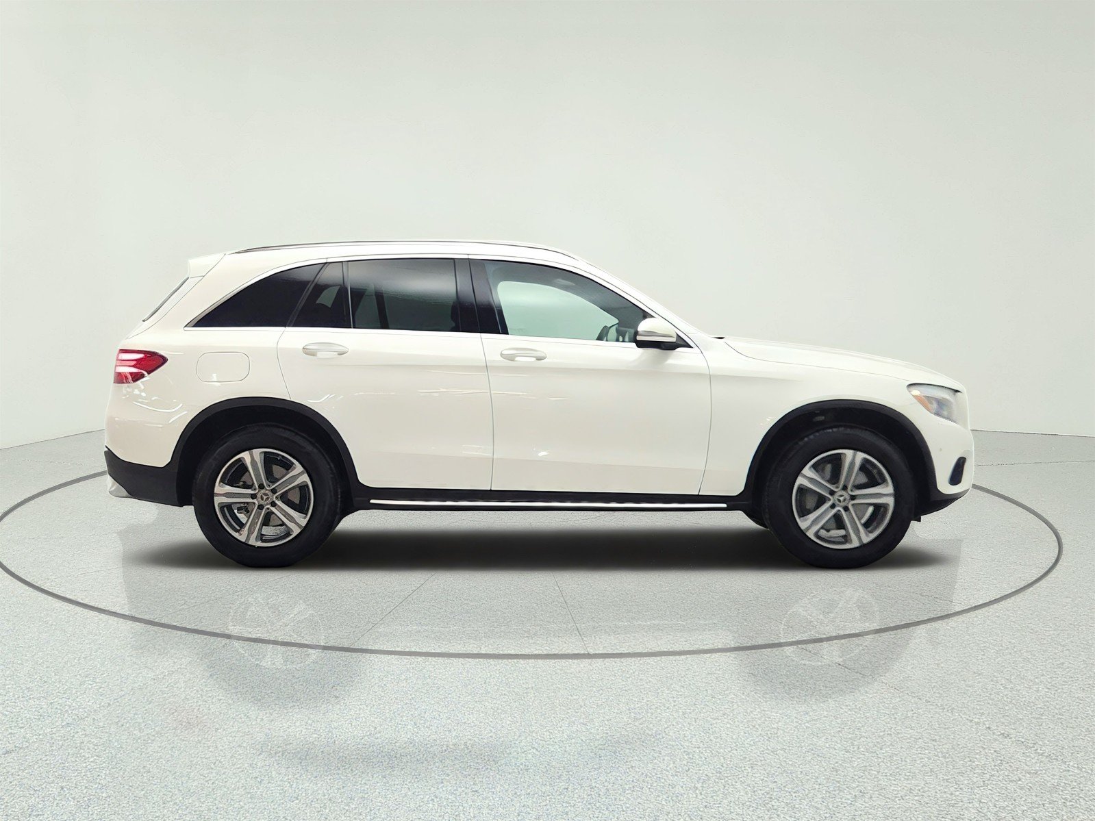 Used 2019 Polar White Mercedes-Benz GLC 300 4MATIC® SUV image 4