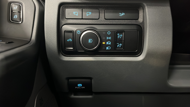 Used 2024 Agate Black Metallic Ford XLT image 33