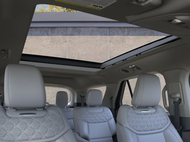 New 2026 Star White Metallic Tri-Coat Ford Platinum™ image 22
