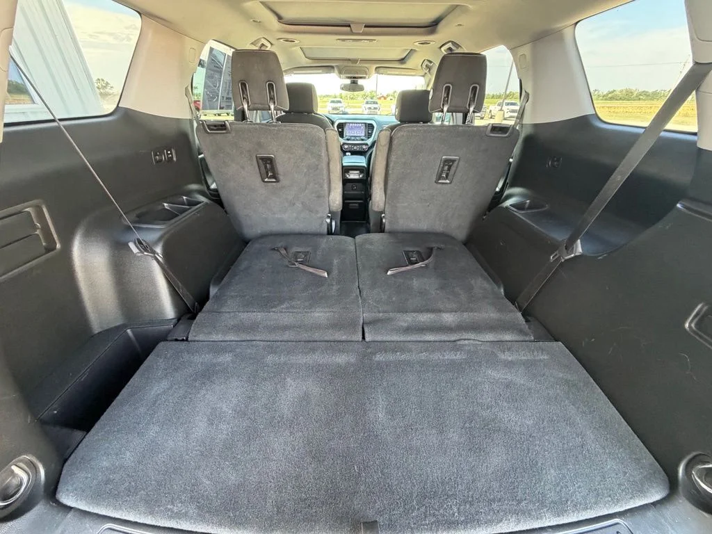 Used 2018 Silver GMC SLE-2 image 31