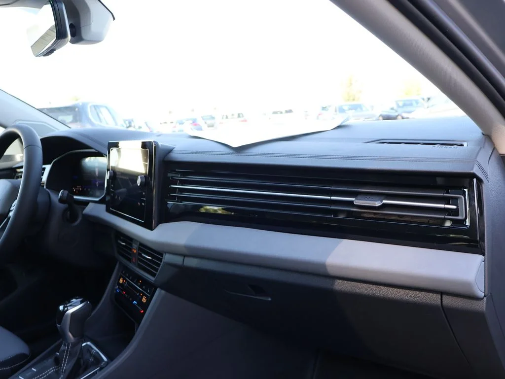 2026 Volkswagen Jetta SE - Photo 14