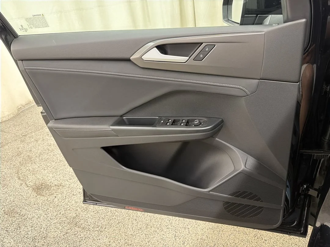 New 2026 Deep Black Pearl Volkswagen SE Black image 18