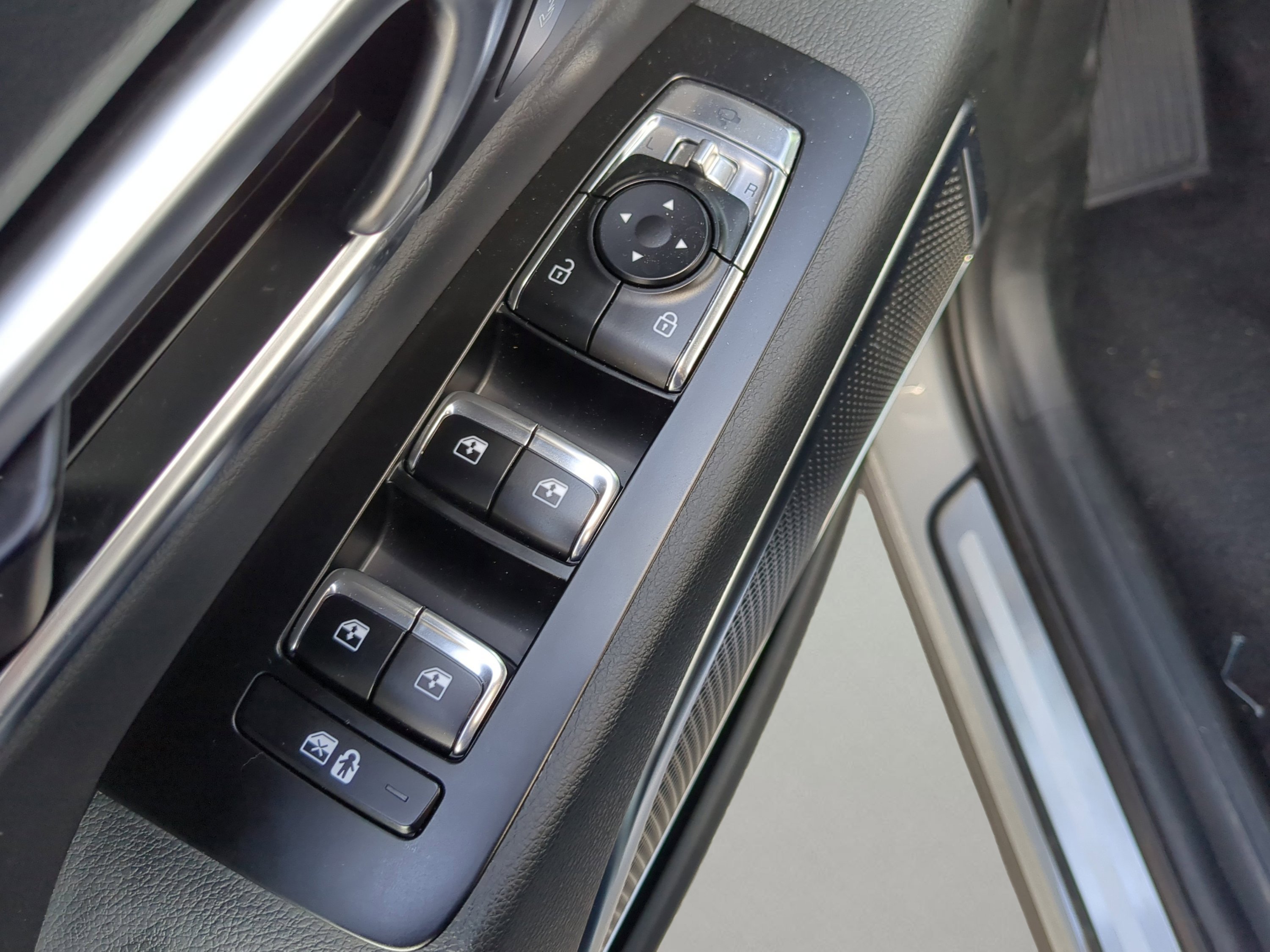 New 2025 Wolf Gray Kia SX X-Line image 21