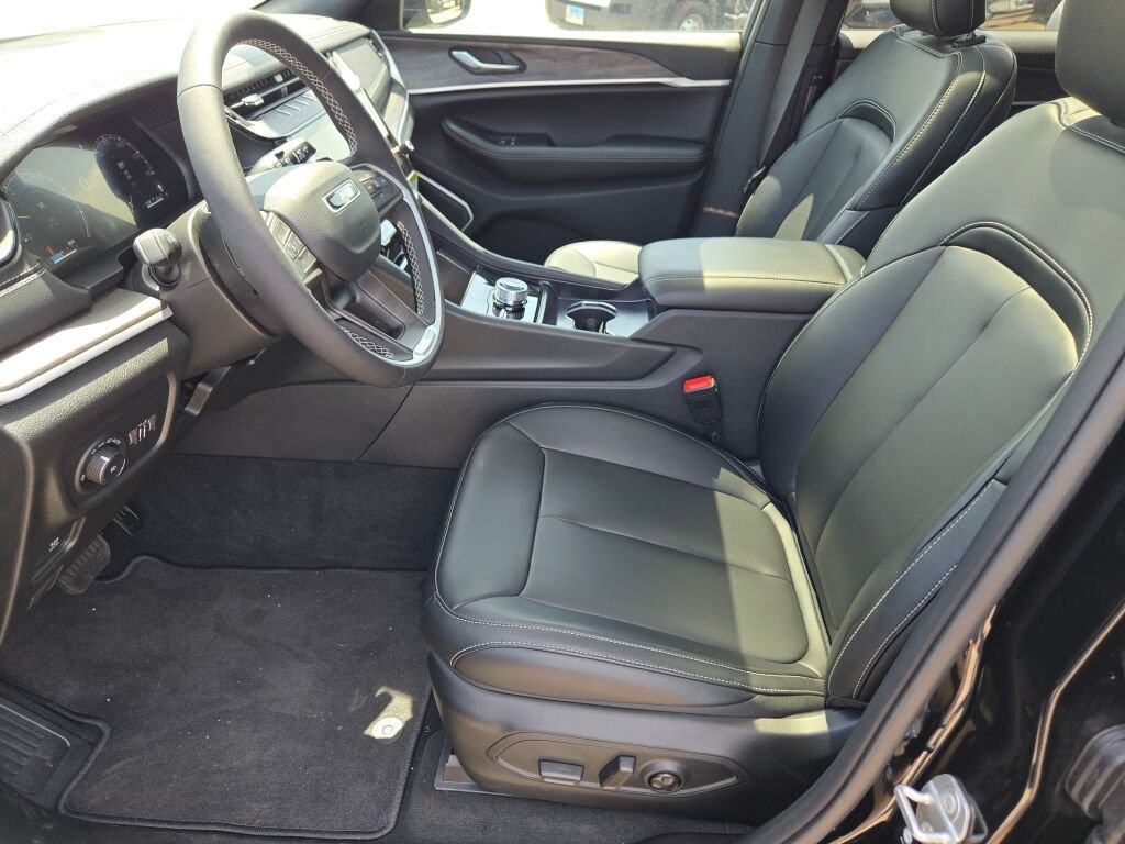 New 2026 Diamond Black Crystal Pearlcoat Jeep Limited image 21