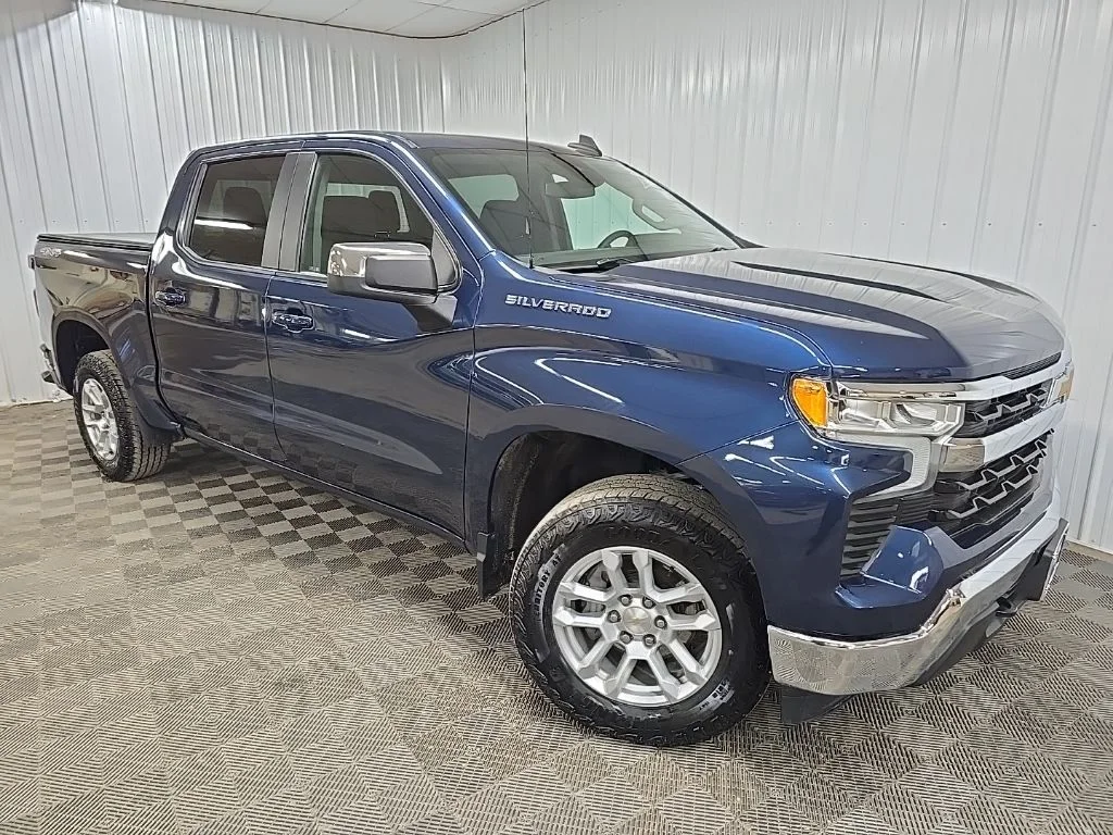 Used 2023 Blue Chevrolet LT image 7