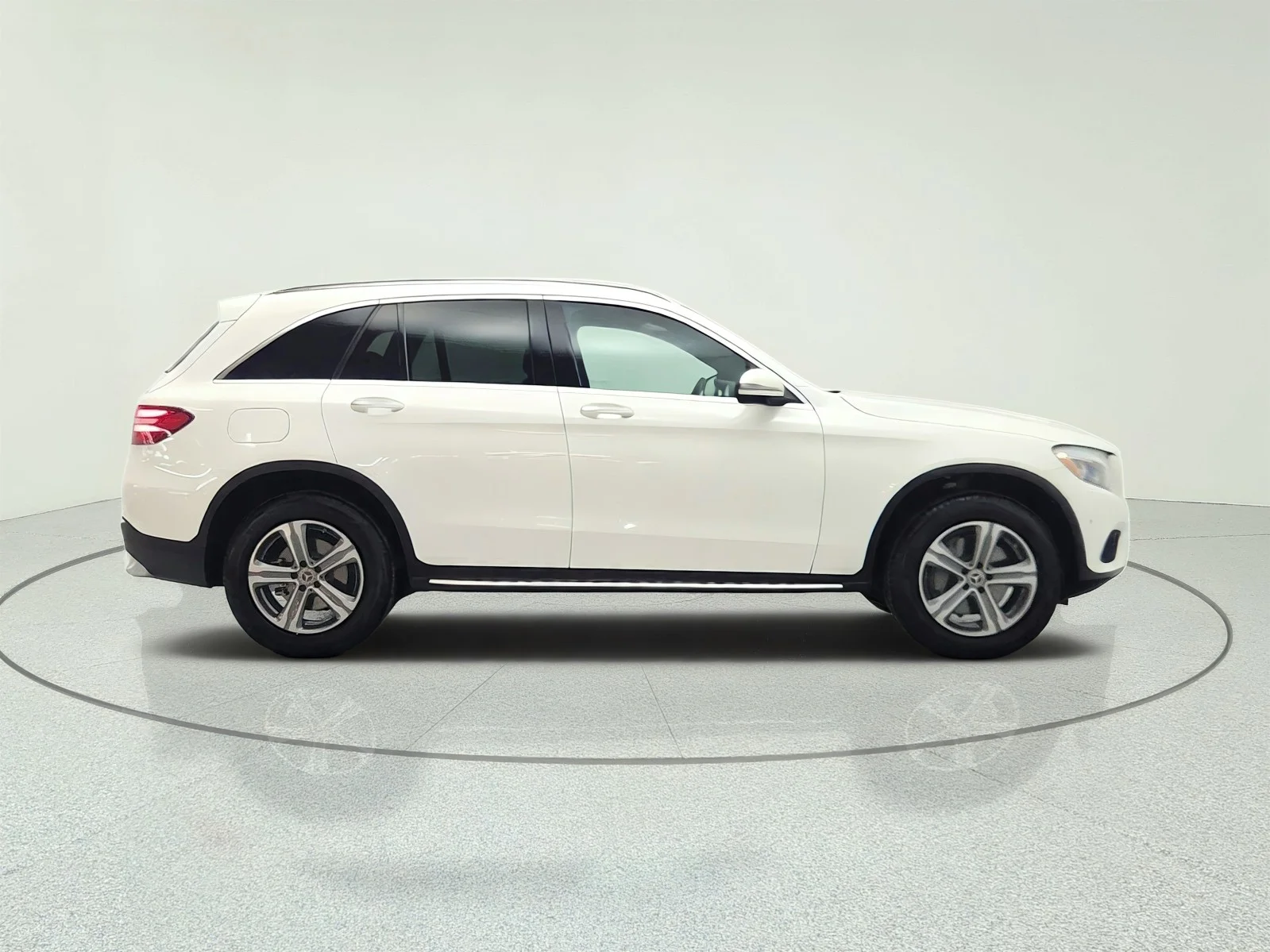 Used 2019 Polar White Mercedes-Benz GLC 300 4MATIC® SUV image 4