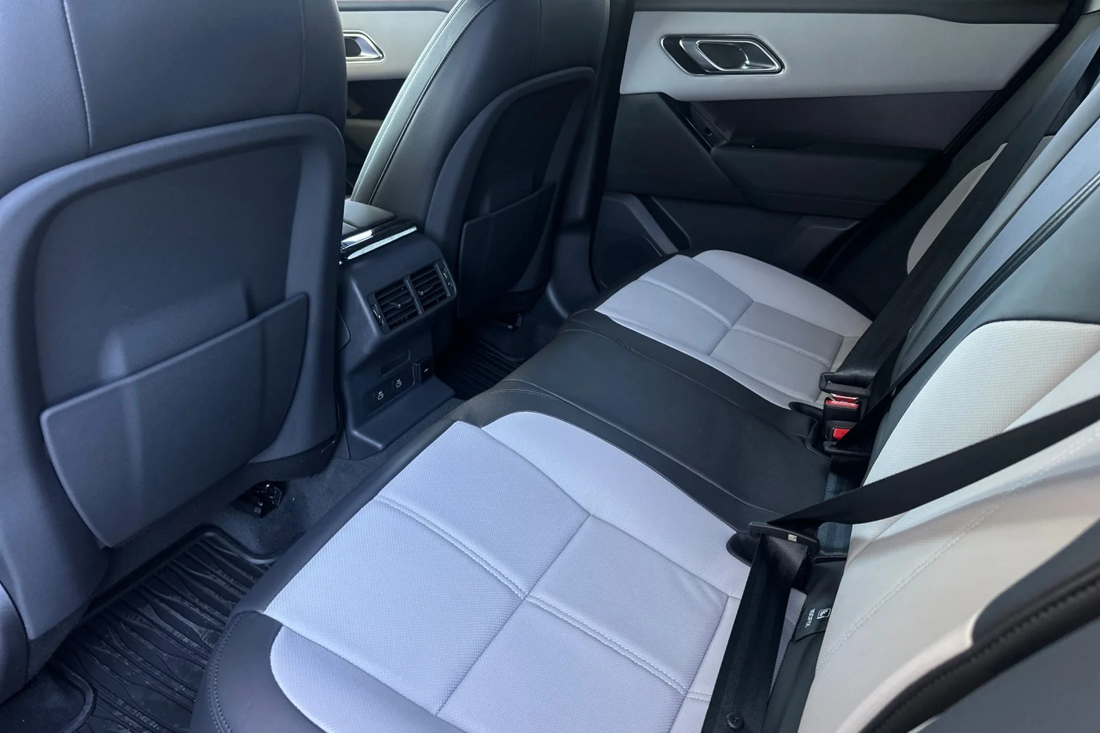 2026 Land Rover Range Rover Velar Dynamic SE - Photo 12