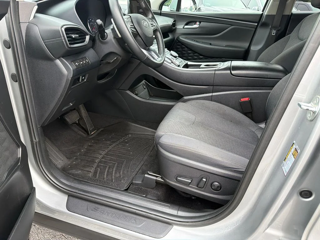Used 2023 Silver Hyundai SEL image 9