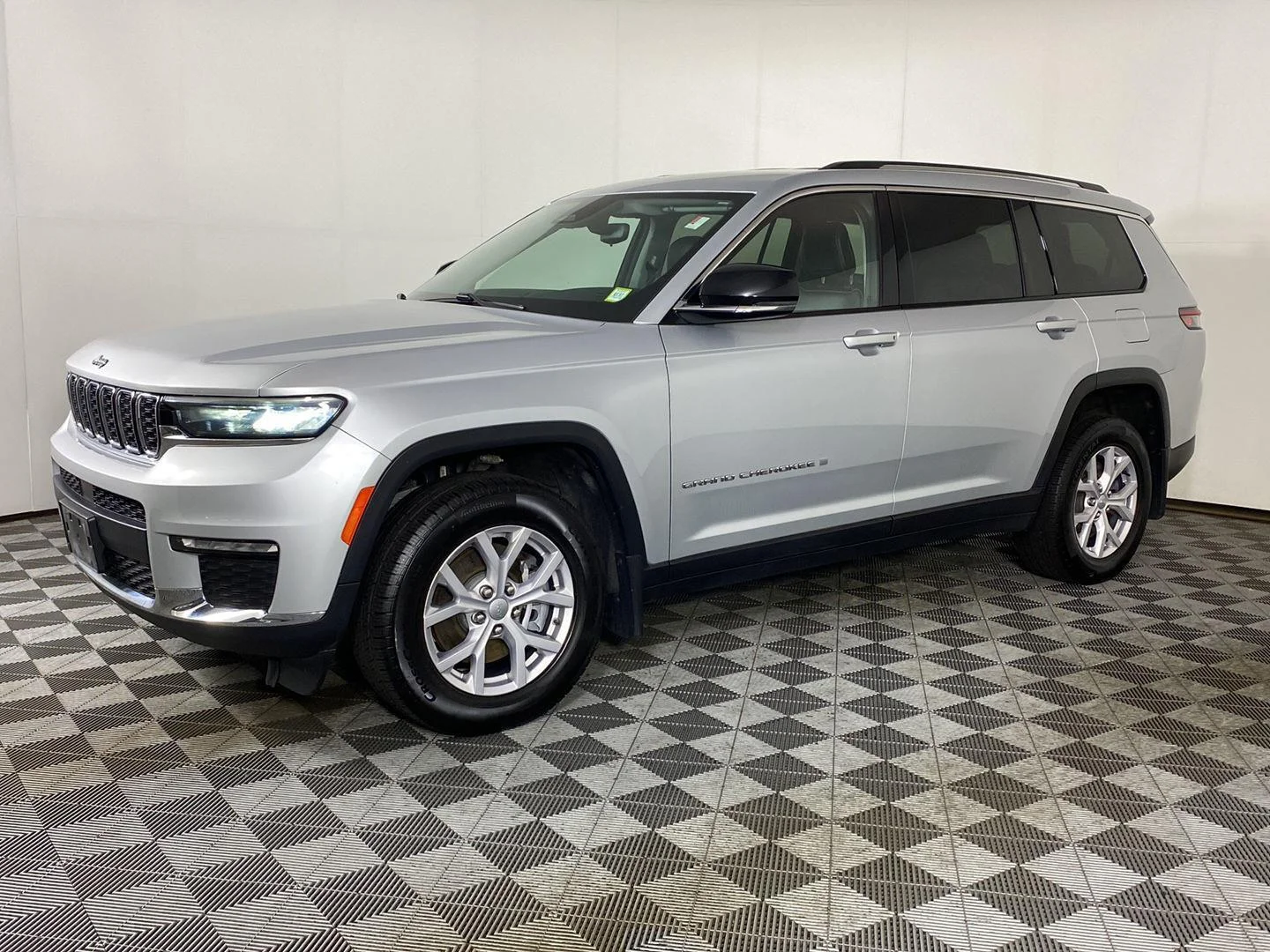 Used 2021 Silver Zynith Jeep Limited image 12