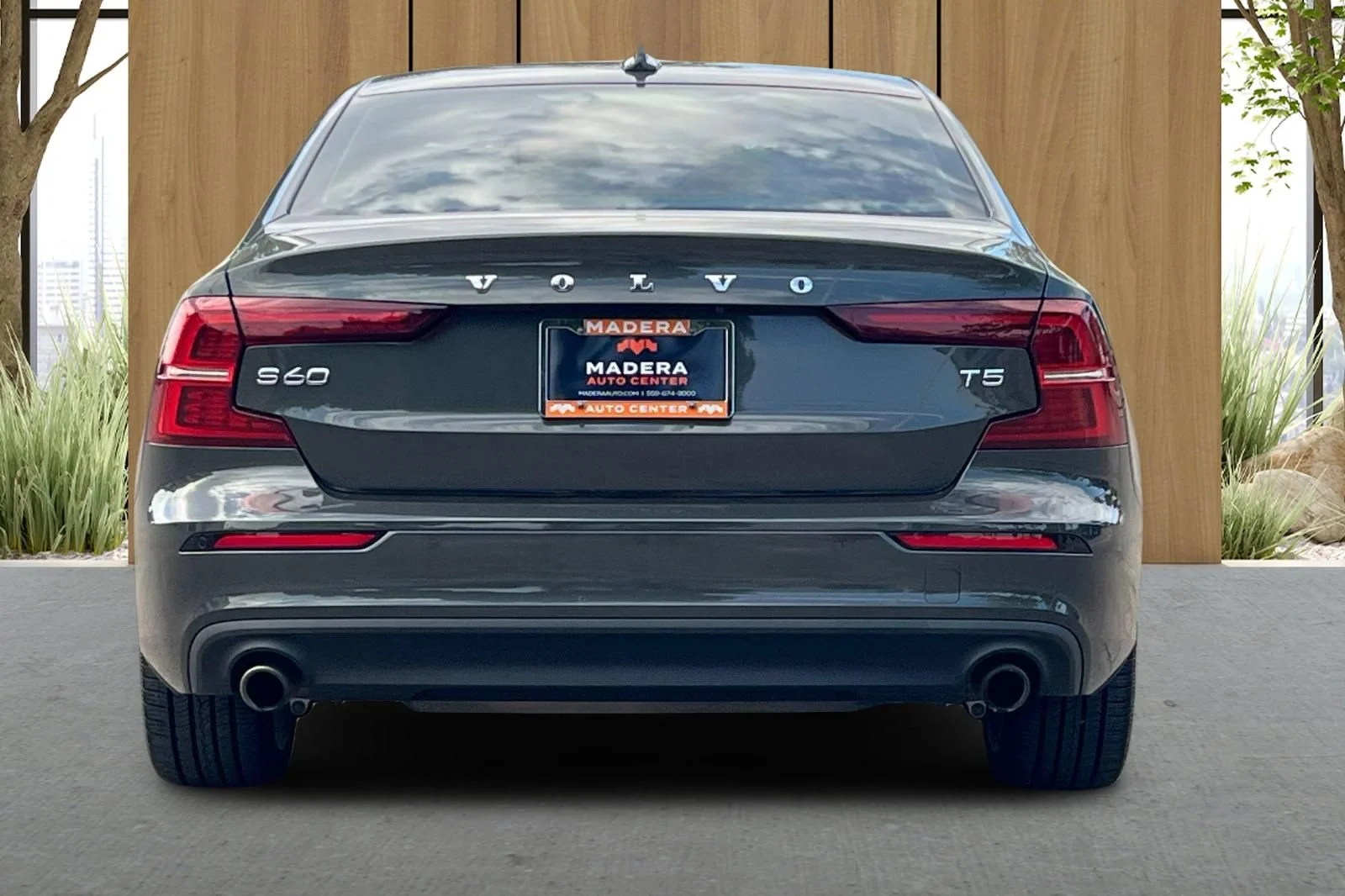 Used 2021 Gray Volvo Momentum image 5