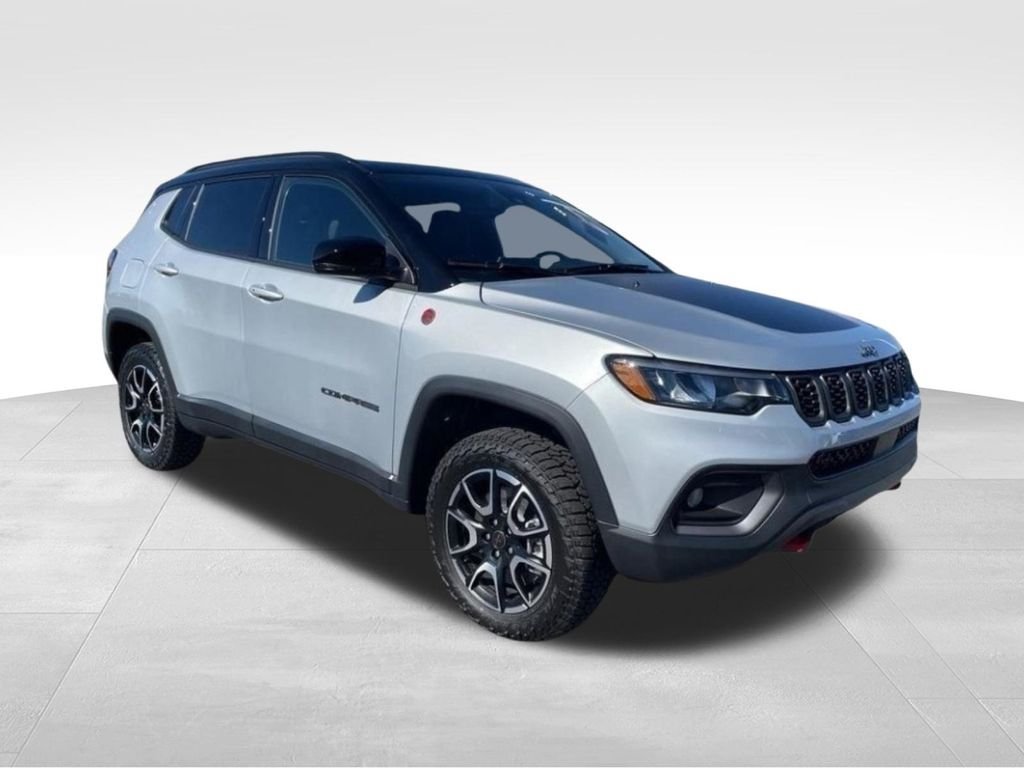 New 2026 Silver Zynith Metallic Clear-Coat Exterior Paint Jeep Trailhawk image 7