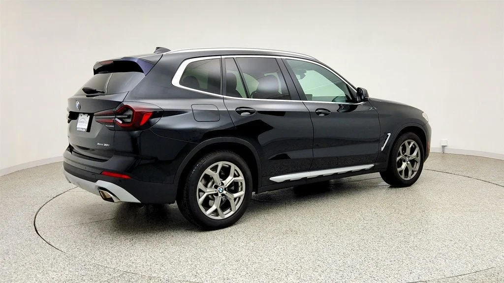 Used 2022 Black Sapphire Metallic BMW xDrive30i SAV w/ Premium Package 2 & Live Cockpit Pro image 5