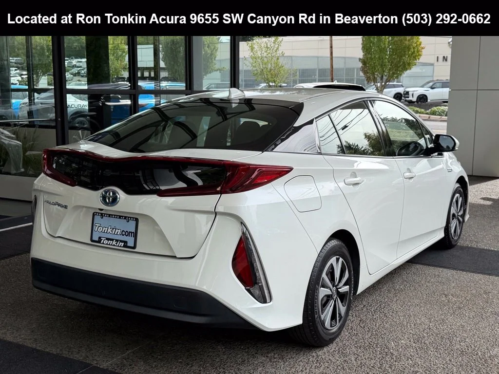 Used 2017 Blizzard Pearl Toyota Premium image 7
