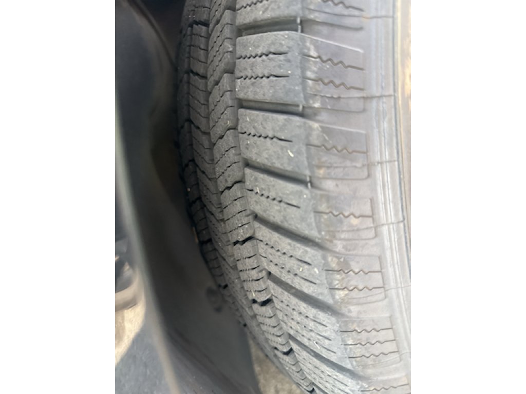Used 2016 Ebony Black Kia SXL image 3