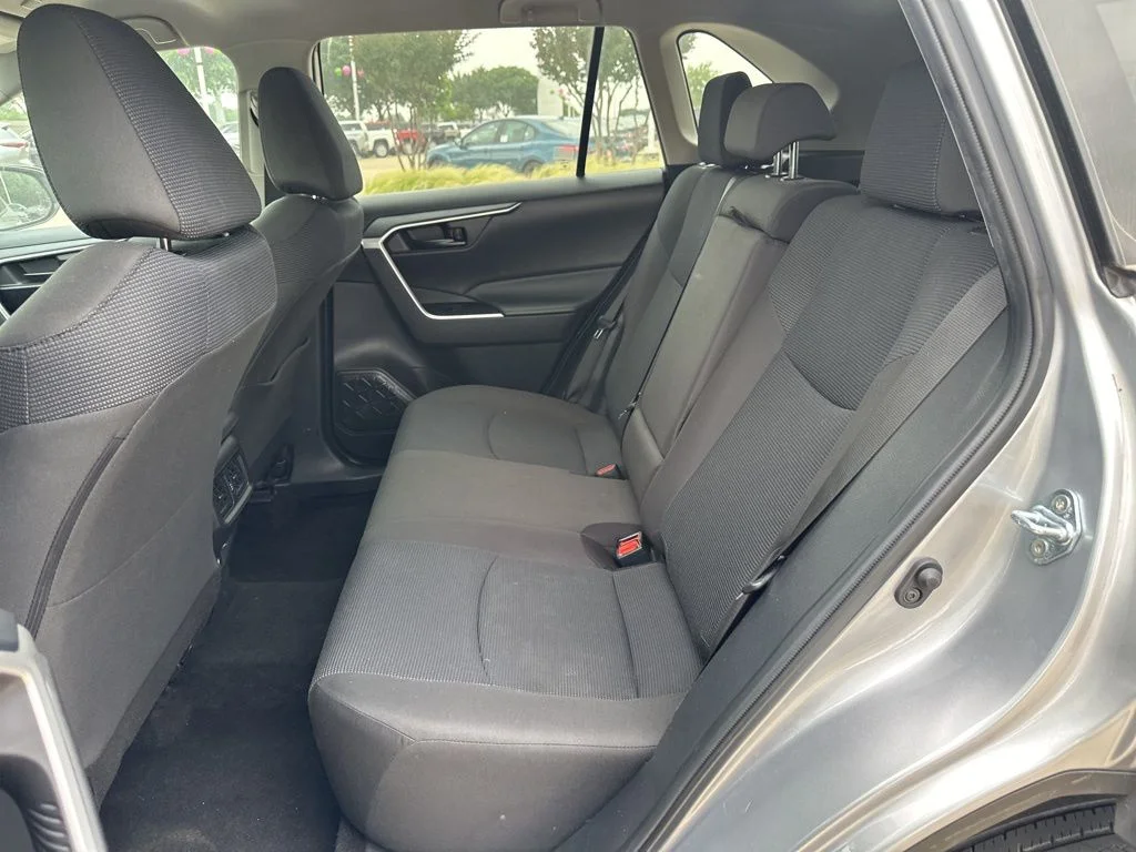 2024 Toyota RAV4 LE - Photo 9