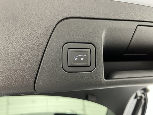 Used 2026 Iridescent White Tricoat Buick Sport Touring image 33
