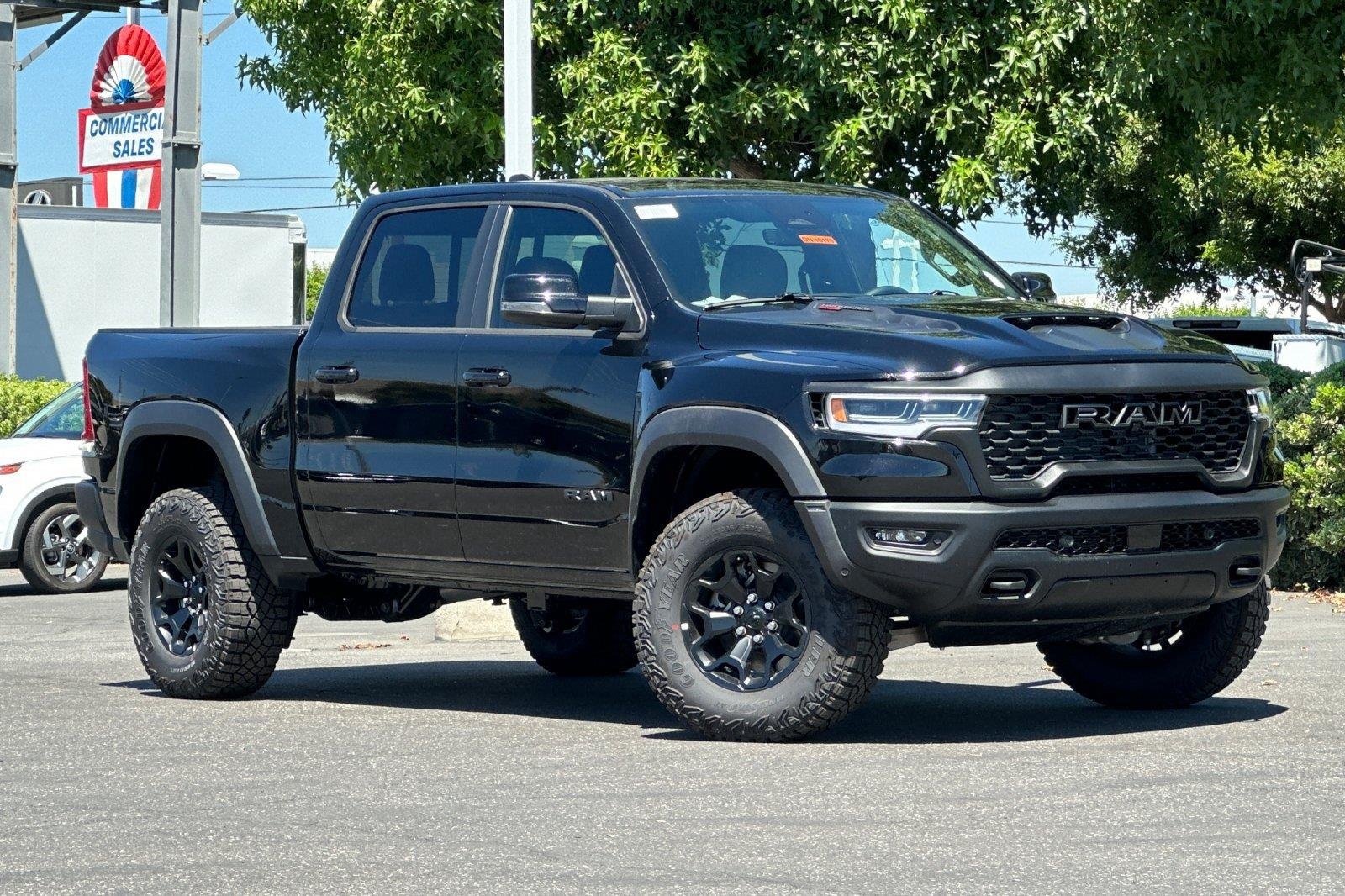 New 2026 Diamond Black Crystal Pearlcoat Ram RHO image 2