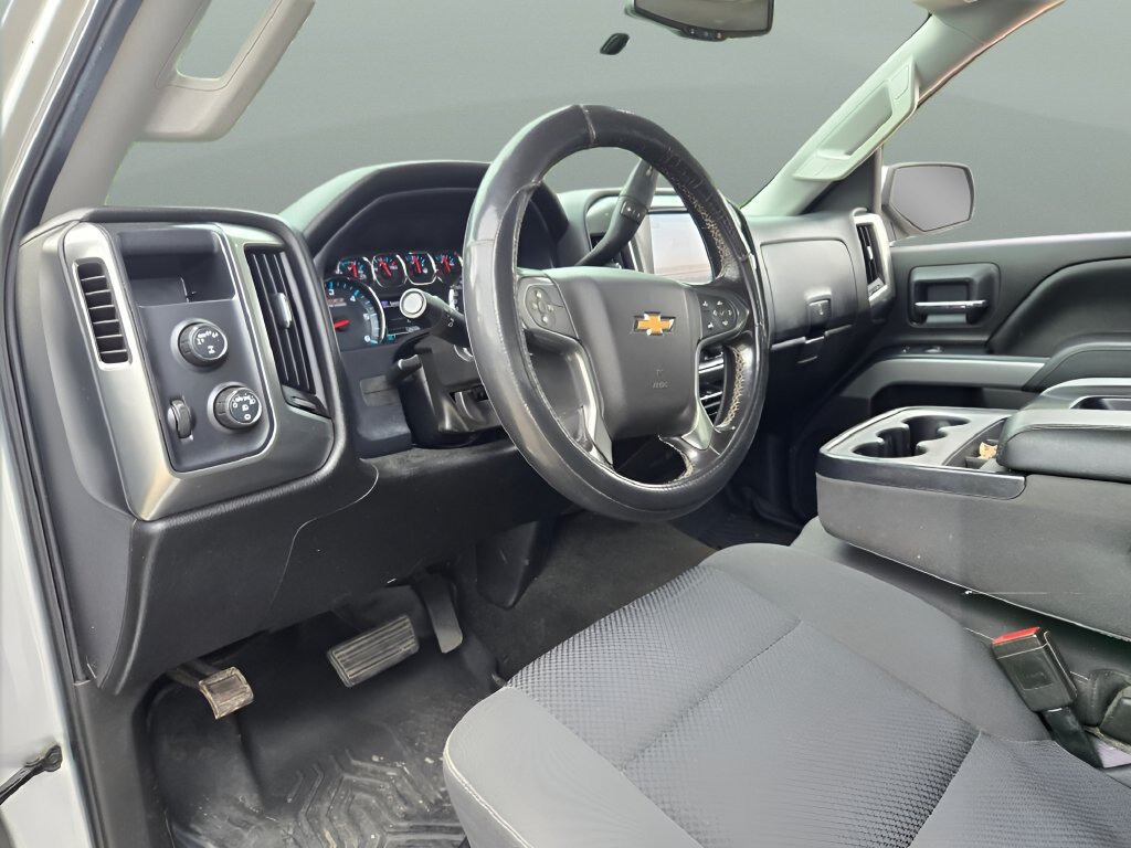 Used 2018 SILVER ICE METALLIC Chevrolet LT image 15