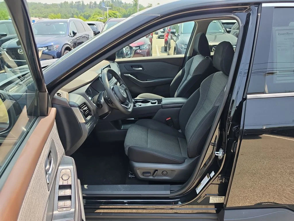 Used 2021 Black Nissan SV image 9