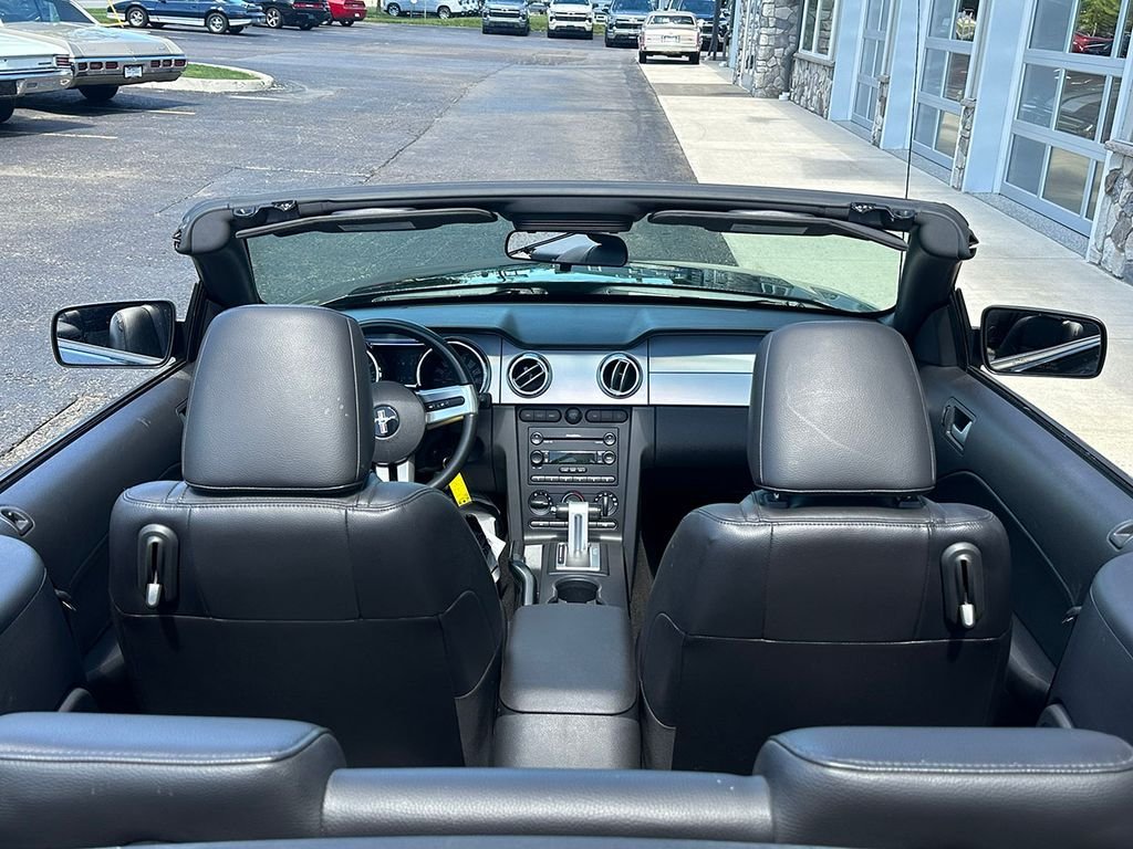 Used 2005 Black Ford  image 38