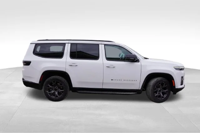 New 2026 Bright White Clear-Coat Exterior Paint Jeep Limited Altitude image 2