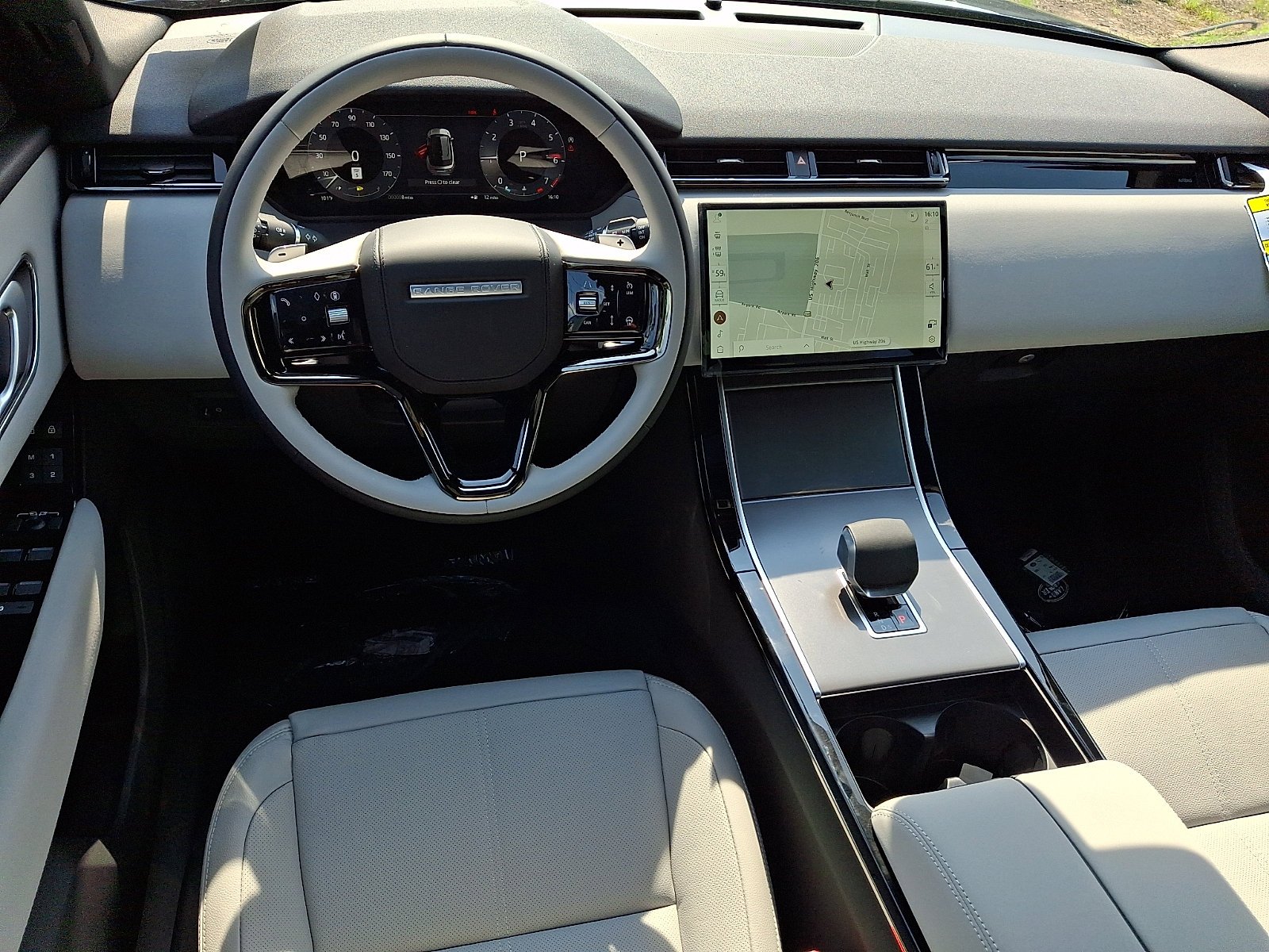 New 2026 Santorini Black Land Rover S image 8