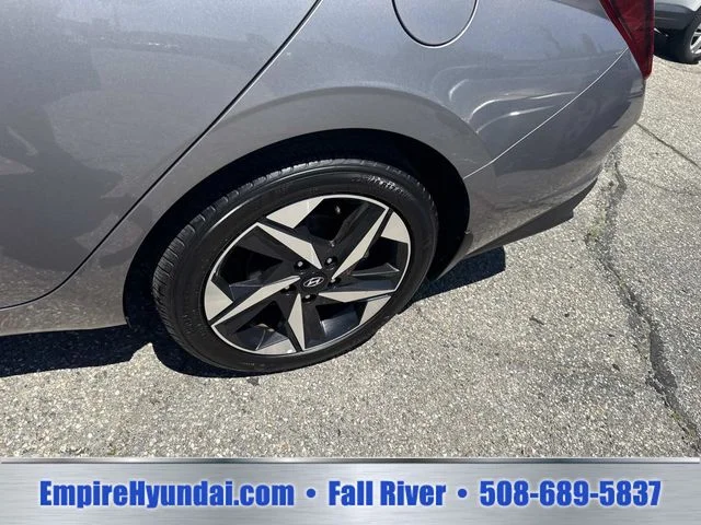 Used 2023  Hyundai SEL image 11