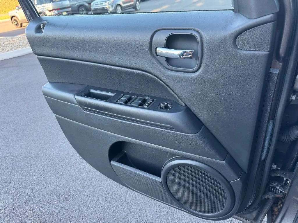 Used 2016 Gray Jeep Latitude image 18