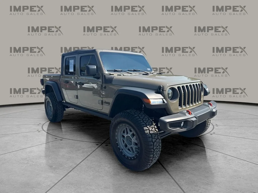 Used 2020 Green Jeep Sport image 4