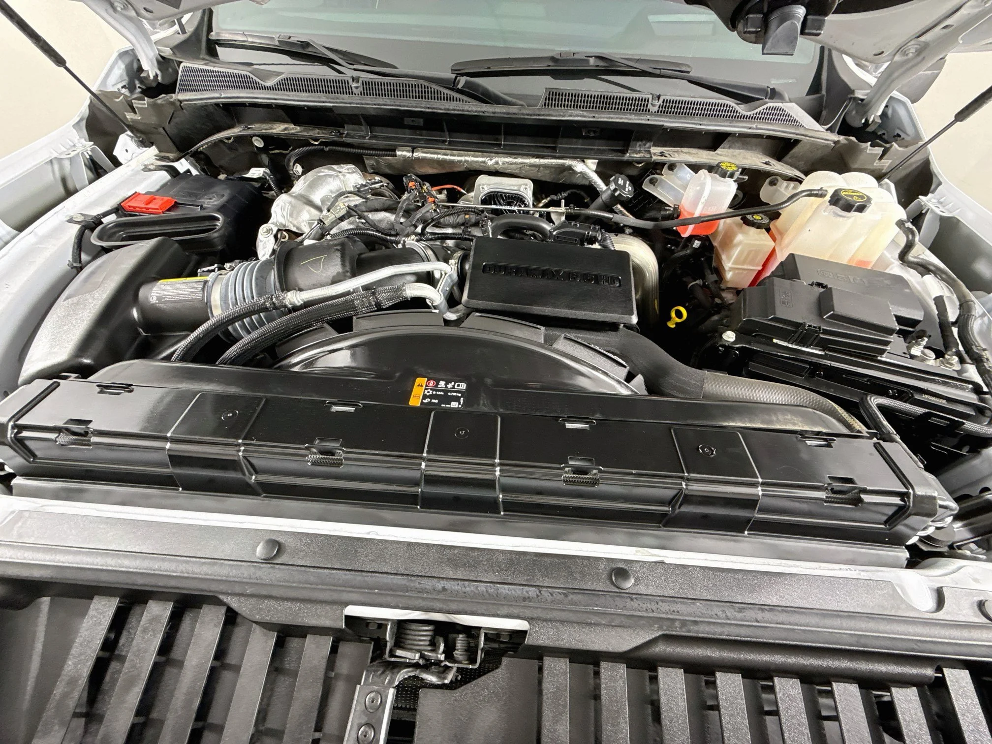 Used 2024 White Frost Tricoat GMC Denali Ultimate DRW image 33
