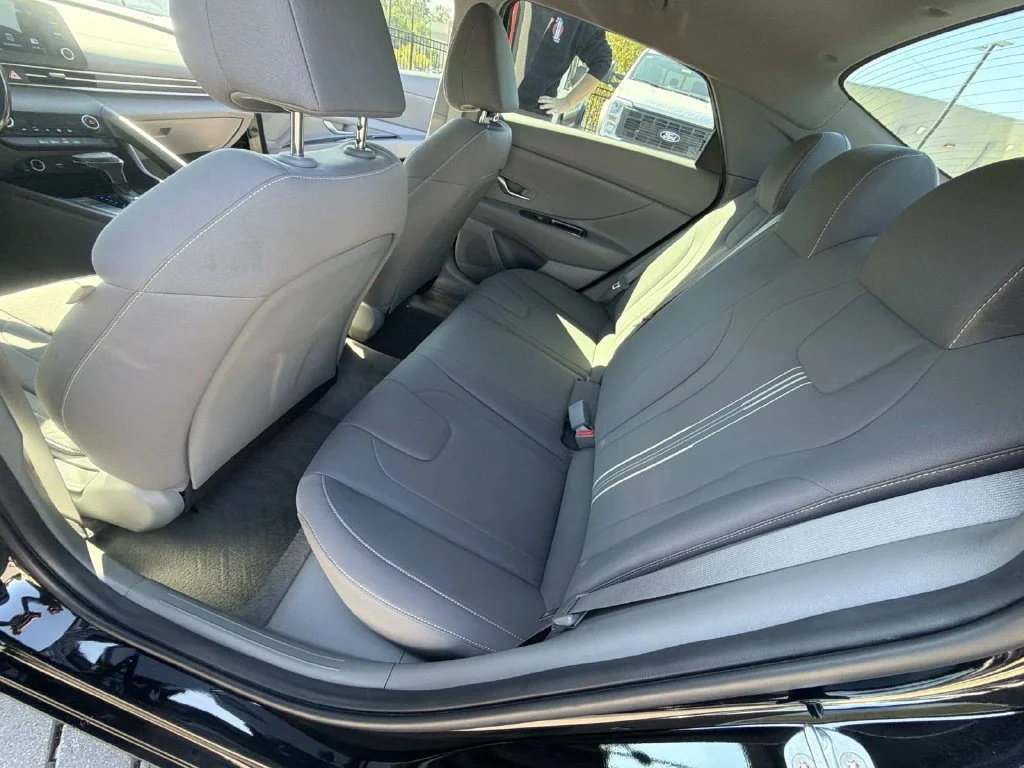 Used 2023 Black Hyundai SEL image 27