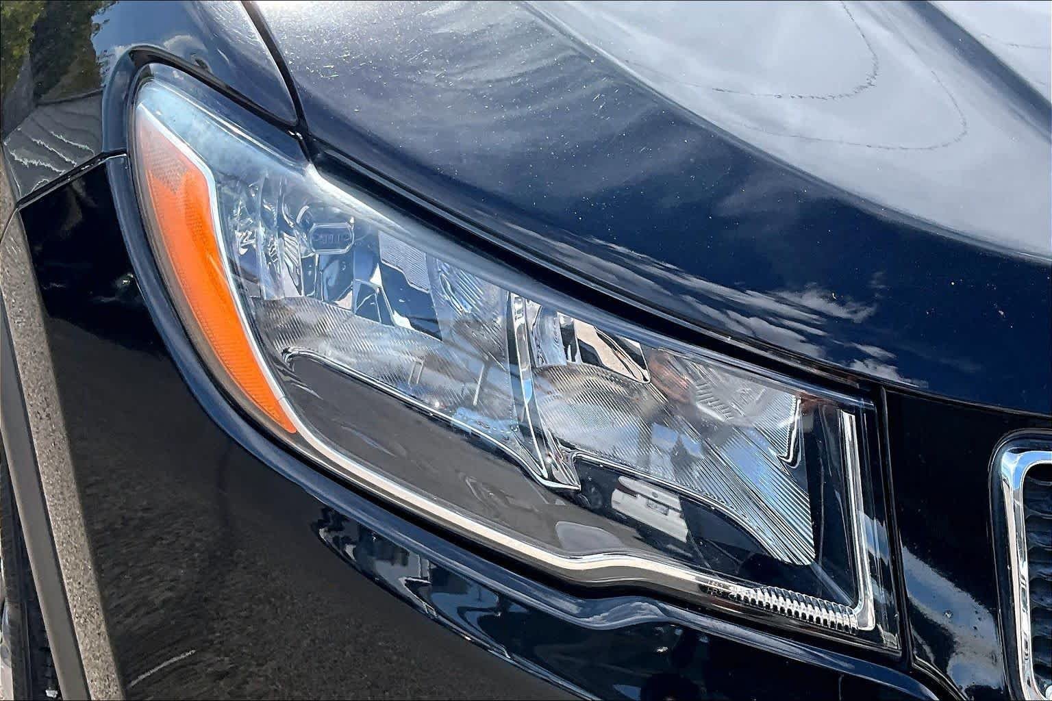 Used 2019 Diamond Black Crystal Pearlcoat Jeep Limited image 26