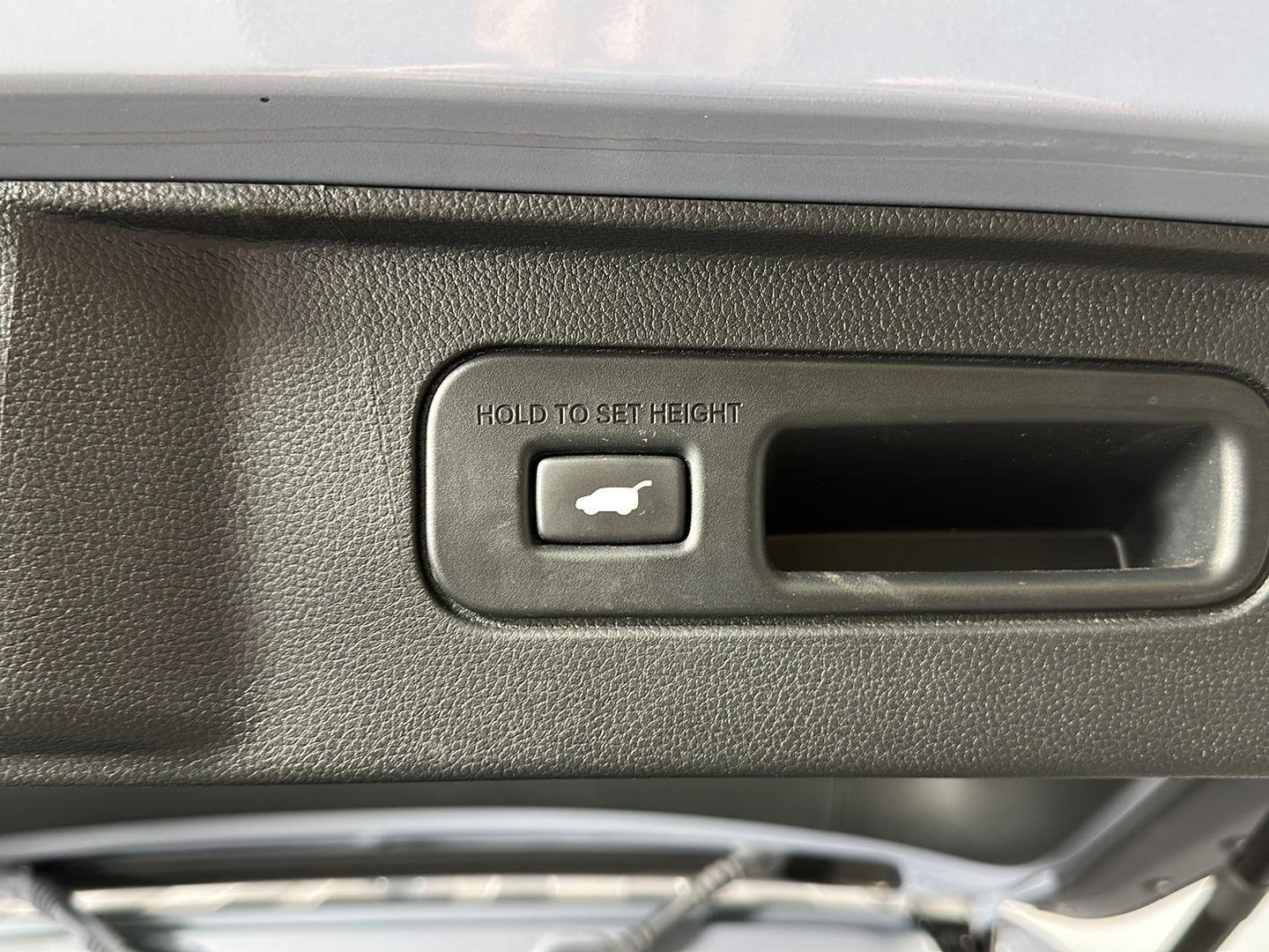 Used 2024 Sonic Gray Pearl Honda Touring image 27