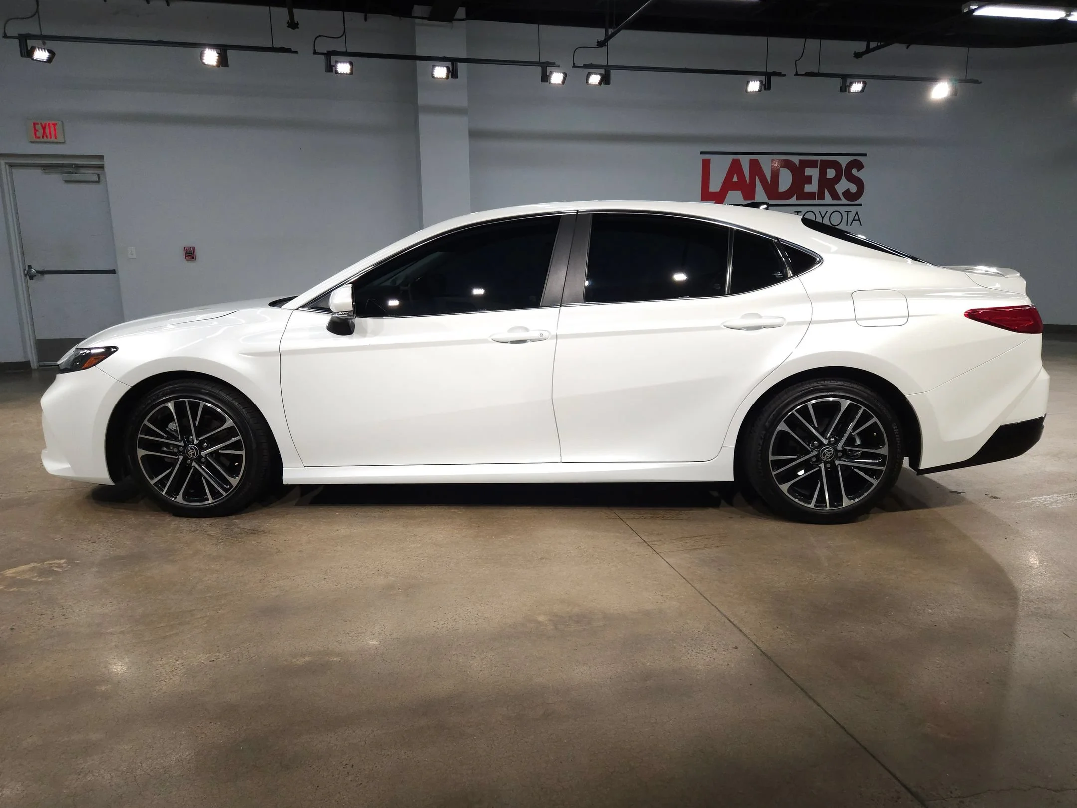 Certified Used 2025 Wind Chill Pearl Toyota XLE image 4