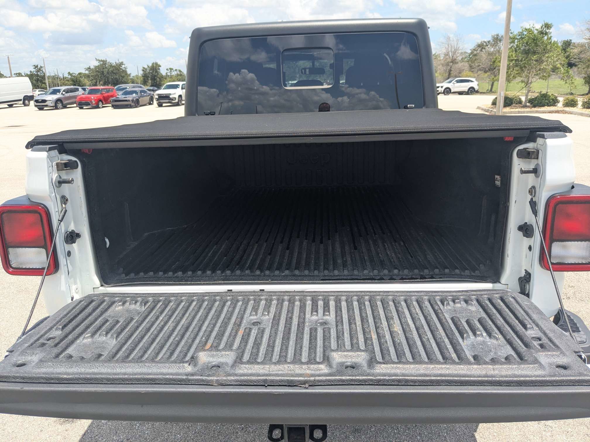Used 2020 Bright White Clearcoat Jeep Sport S image 15