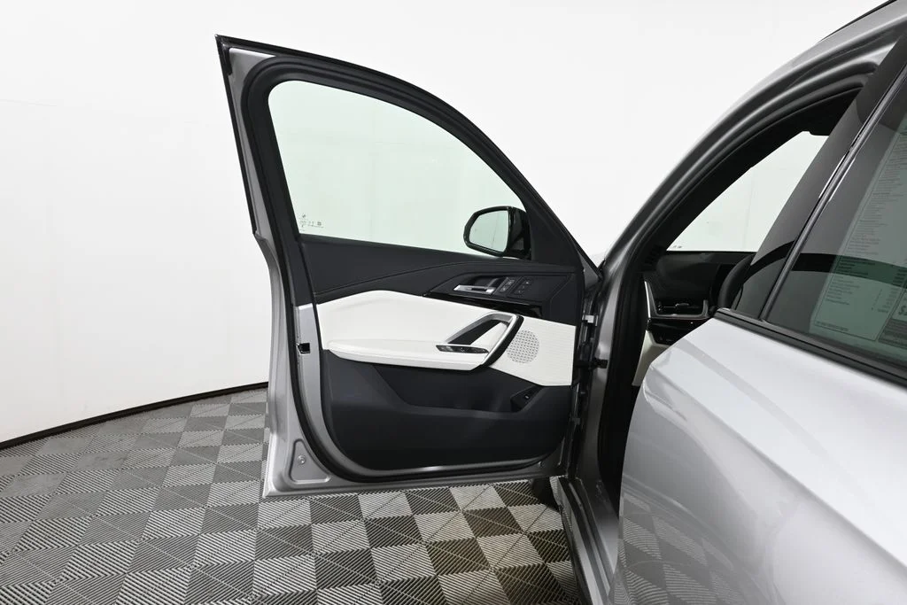 New 2027  BMW xDrive28i image 24