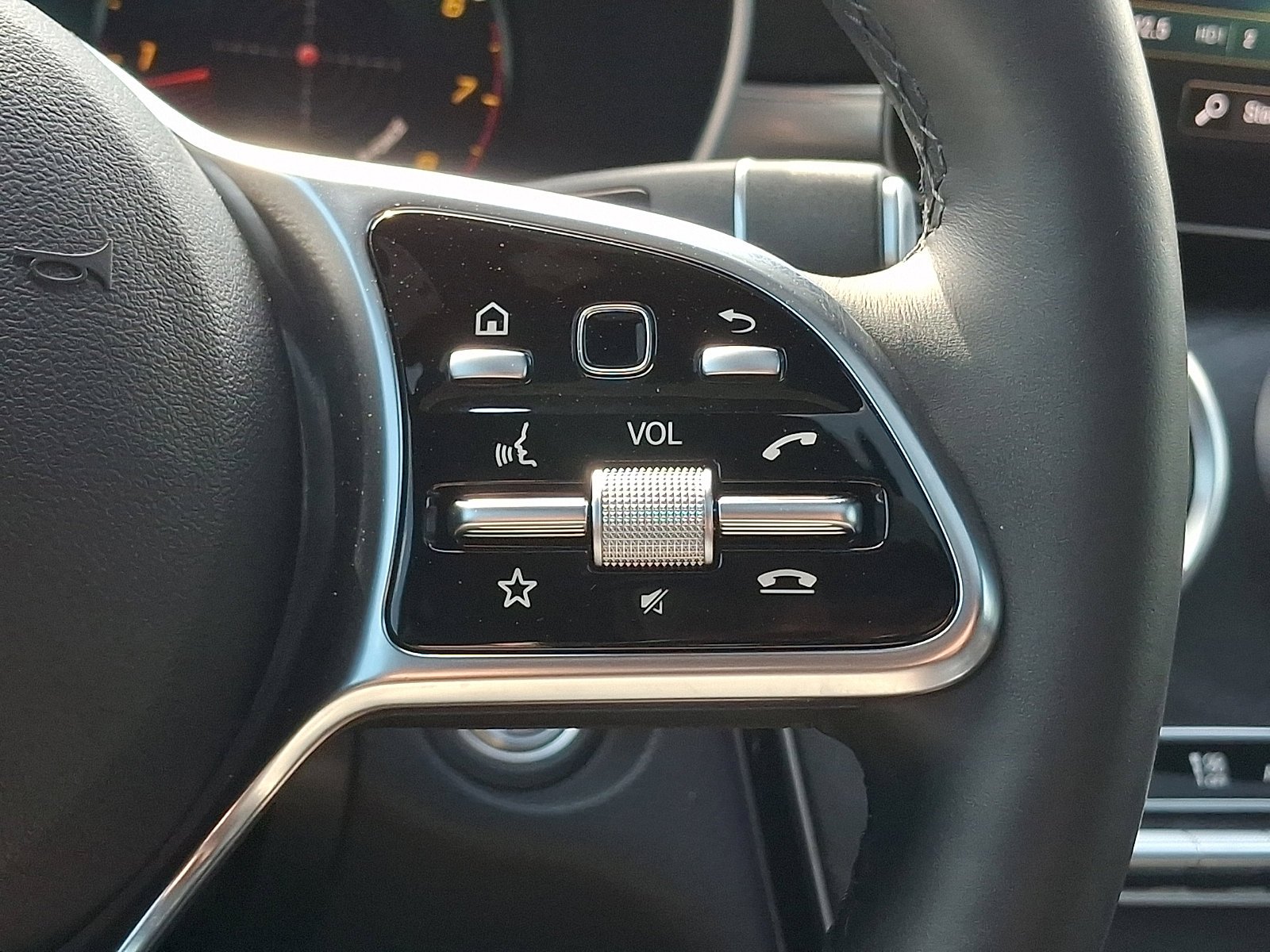 Used 2020 Graphite Grey Metallic Mercedes-Benz GLC 300 image 22