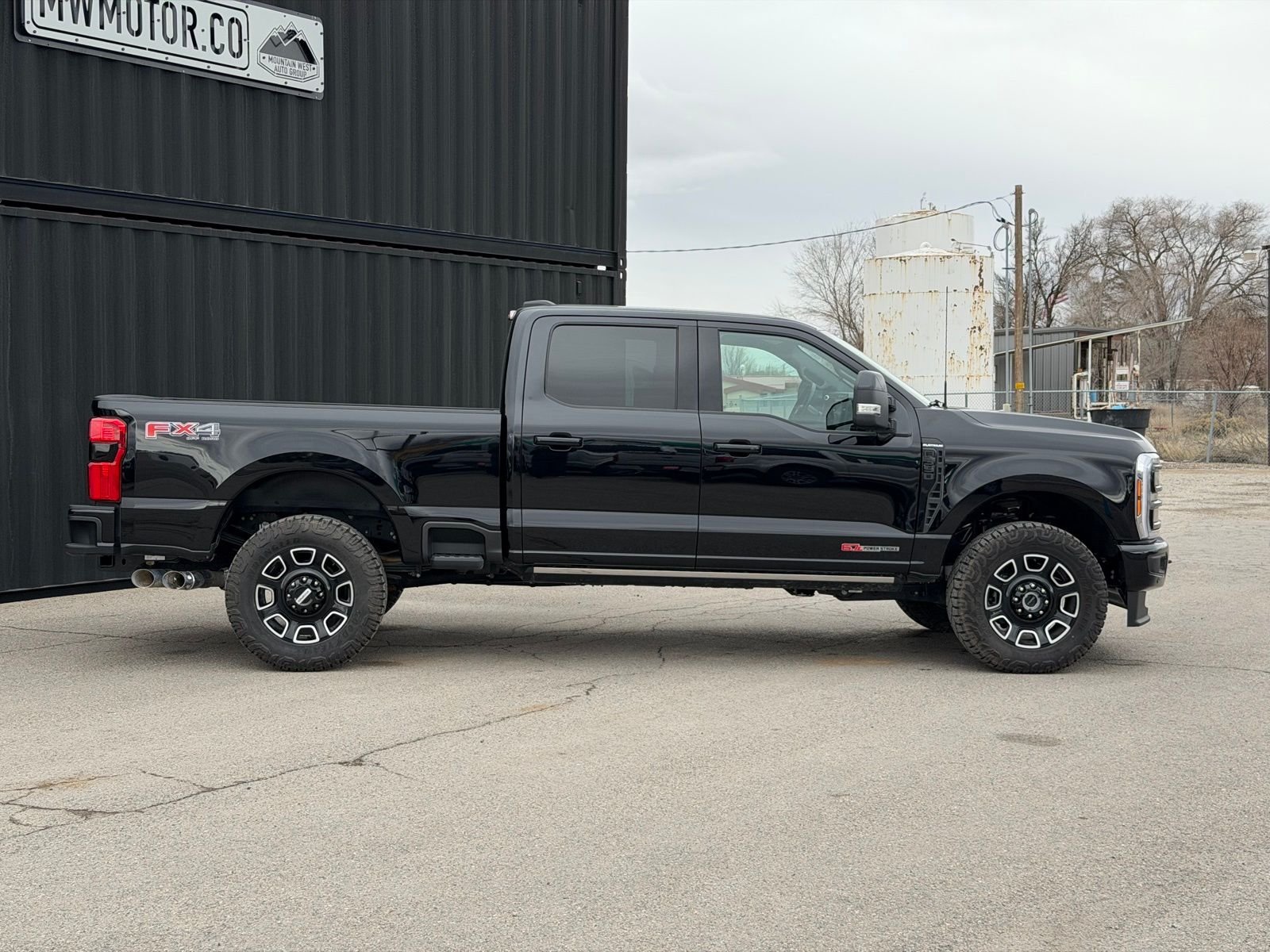 View vehicle photo 6