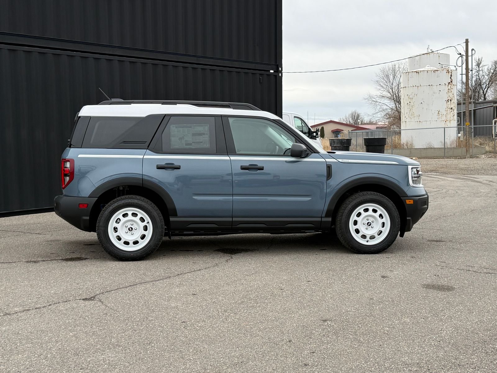 View vehicle photo 7