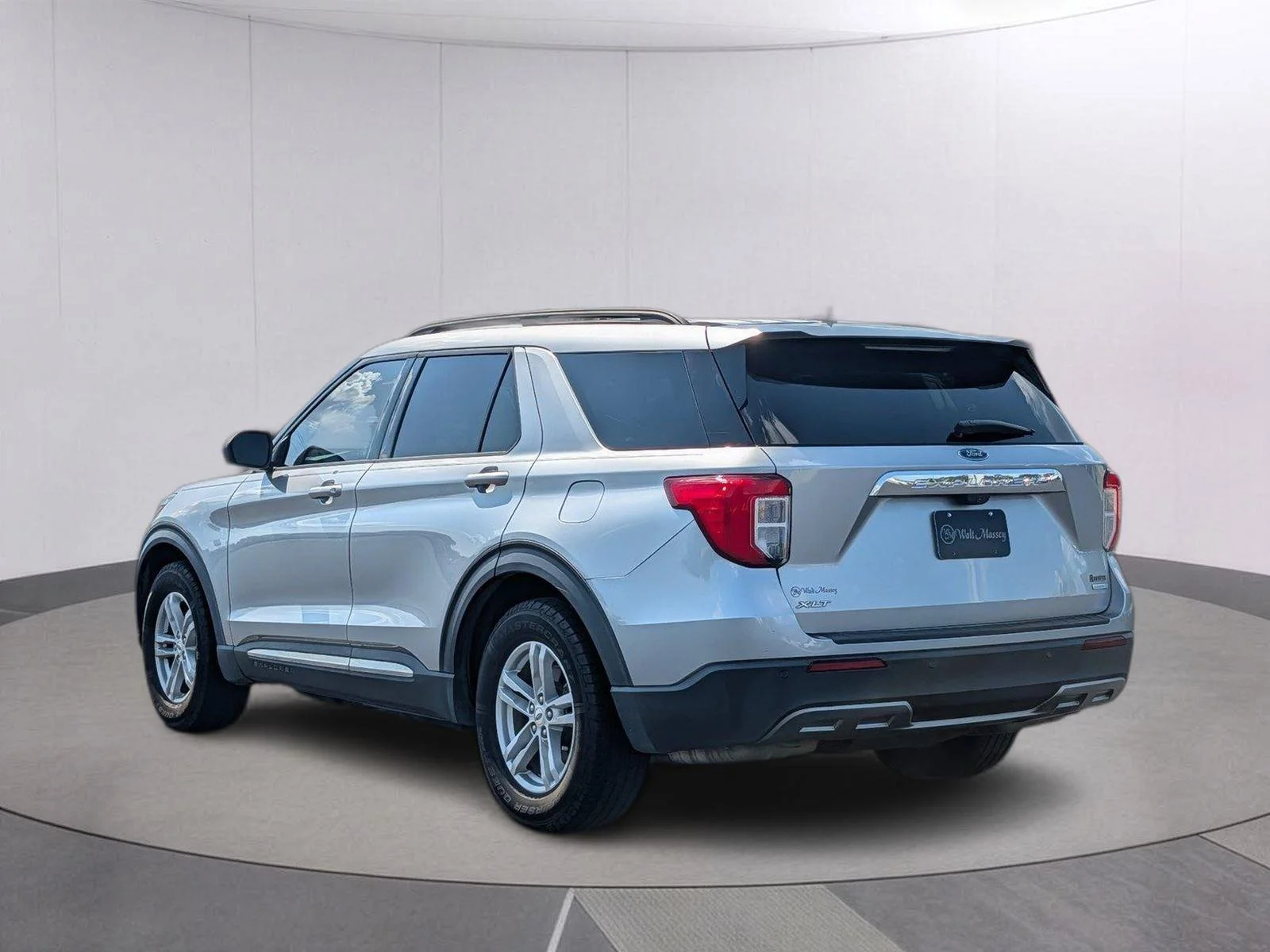 Used 2020 Iconic Silver Ford XLT image 3