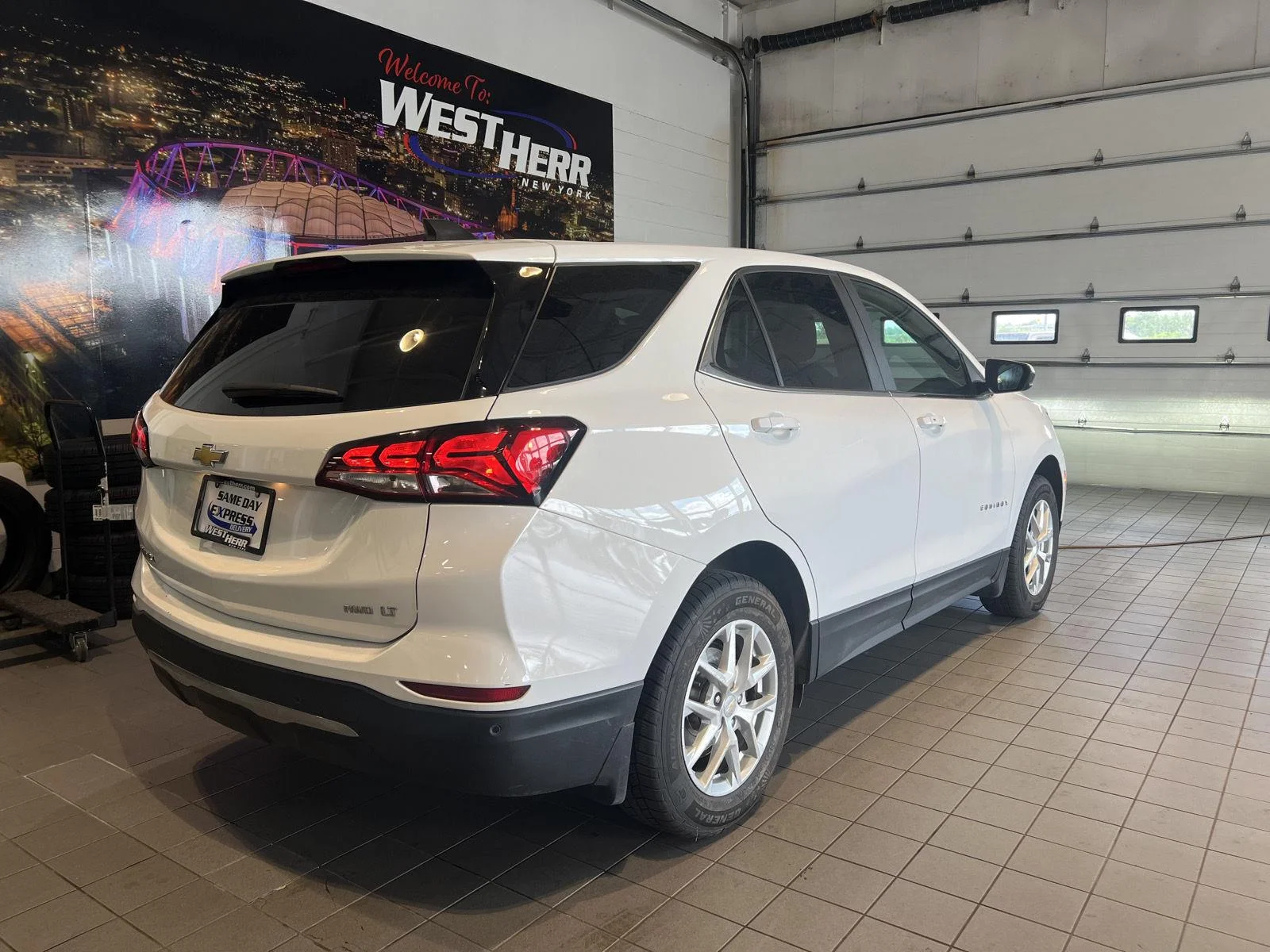 Used 2023 SUMMIT WHITE Chevrolet LT image 10