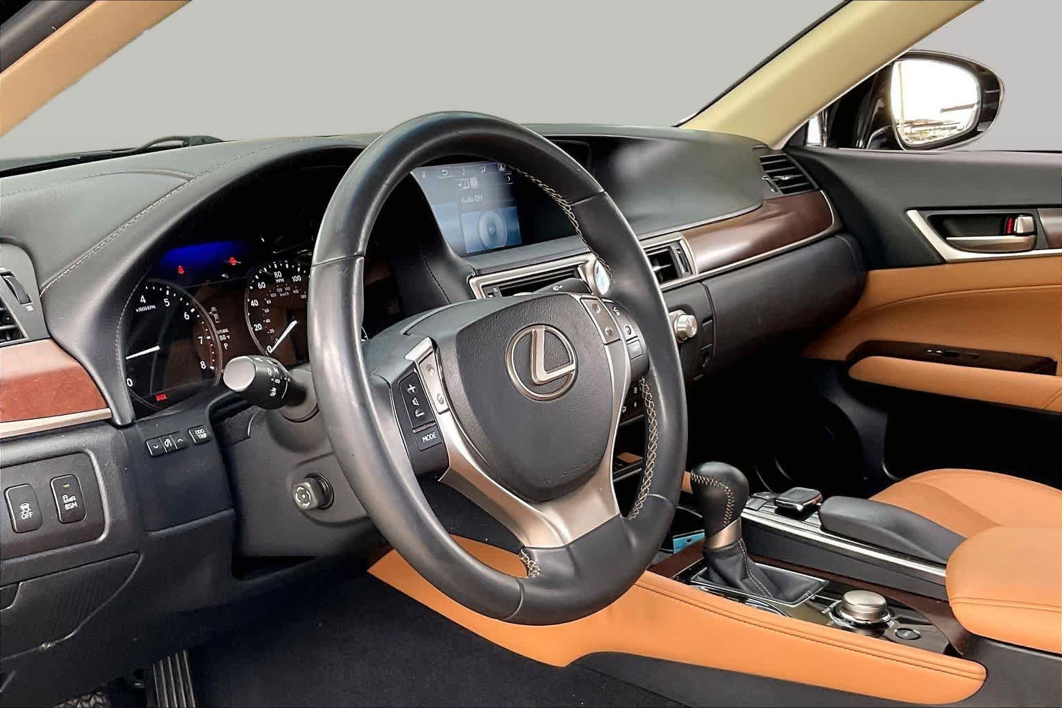 Used 2015 Obsidian Lexus  image 17
